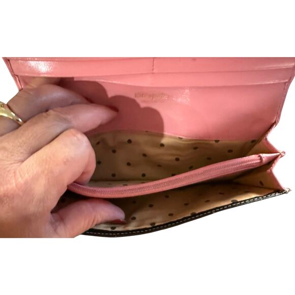 Kate Spade wallet in black leather with pink leather interior. - Picture 4 of 4